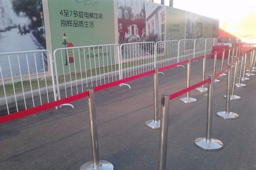 公路中间隔离带的绿化应该怎样做