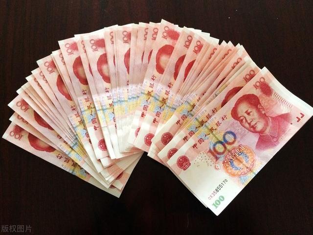 银行没收老人假币后,老人在银行大厅痛哭,此时银行如何处理最好?