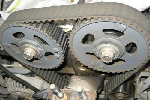 國內汽車發動機皮帶多少錢