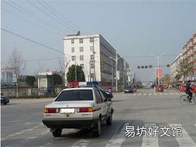 警车可以闯红灯吗