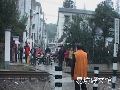 火车道口信号灯单头灯好吗