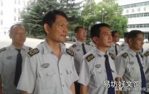 为什么有些男人退休后,还要找份保安的工作来做?