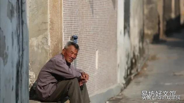 为什么有些男人退休后,还要找份保安的工作来做?