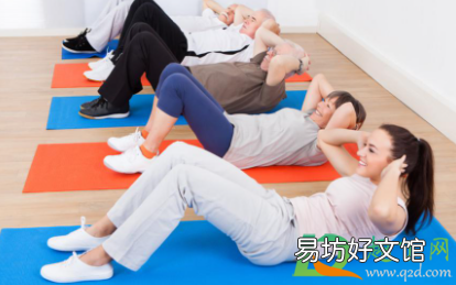 仰卧起坐抱头累还是不抱头累