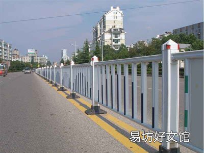道路隔离栏的标准高度
