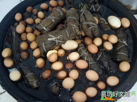 煮粽子的时候棕蛋放在上面还是放在下面