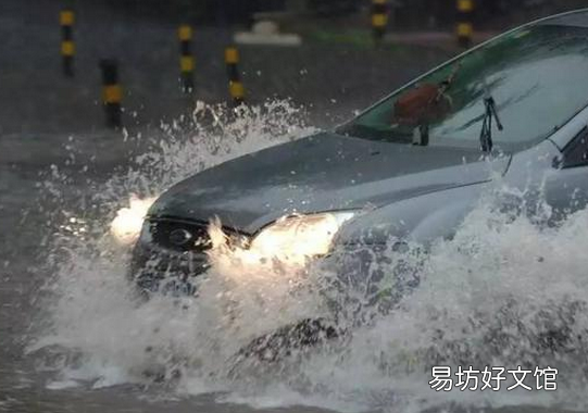 雨天驾车如何正确踩刹车