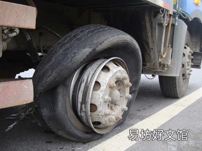 轮胎爆胎的征兆