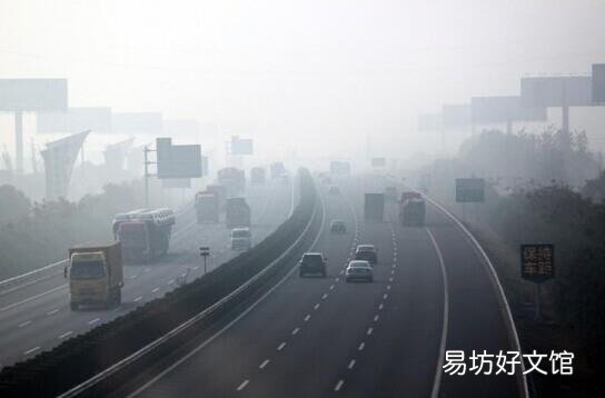 雾霾天行车哪个车道最安全