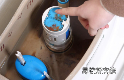 马桶水箱有水按下去不冲水怎么回事
