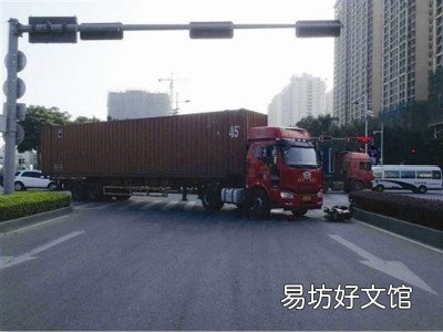 货车拐弯注意事项