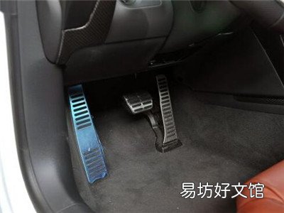 如何避免误把油门当刹车