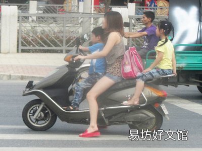摩托车载人不戴头盔如何处罚