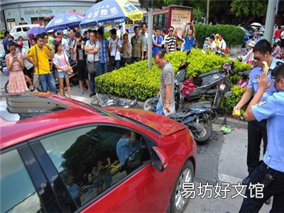 闹市区驾车该如何防视线死角