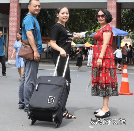 大学录取后什么时候交学费2021