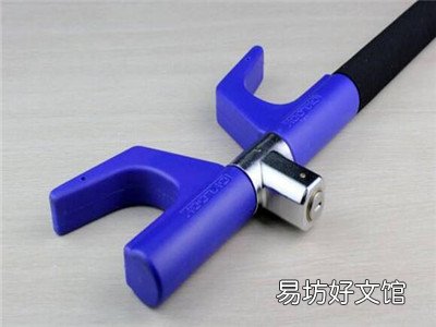拉杆式方向盘锁怎么用