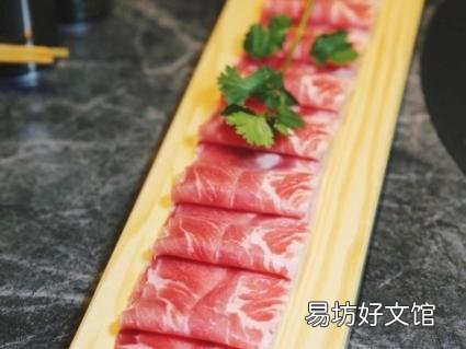 外国人吃牛排一份管饱,在中国吃火锅上3盘肉还不饱,什么原因?