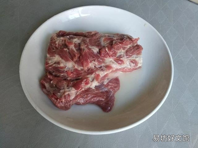 外国人吃牛排一份管饱,在中国吃火锅上3盘肉还不饱,什么原因?