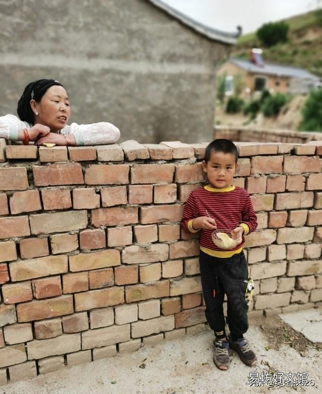 为什么民工工资三、四百一天,但他们大多常年累月下来还是很穷?