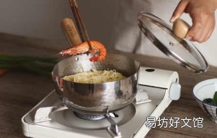 雪平锅是不粘锅吗