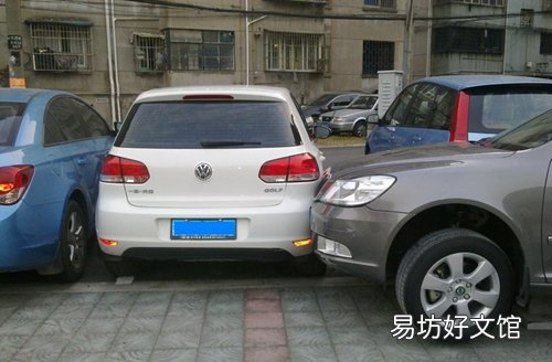 爱车路边违章停车被撞 车主是否要承担事故责任