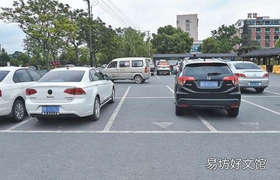 下暴雨車子停在哪里好