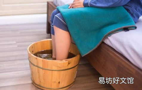 用热水泡脚为什么脚颜色变深