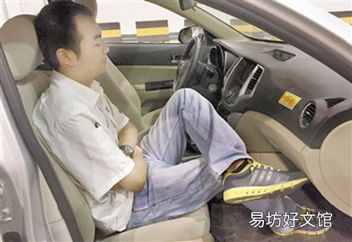 乘车中的错误姿势或成伤人暗器