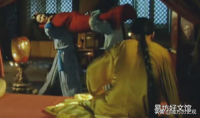 古代妃子侍寝皇帝，洗完澡，为什么光着身子卷起来送给皇帝？
