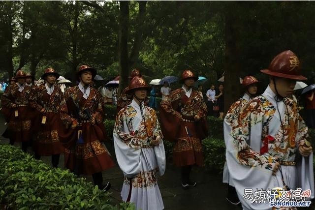 清朝入关属于外族入侵还是和李自成一样是地方造反?
