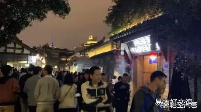 郭碧婷向太成都逛街没有保镖无人围观,为什么?