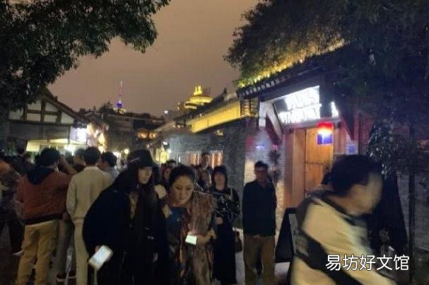 郭碧婷向太成都逛街没有保镖无人围观,为什么?