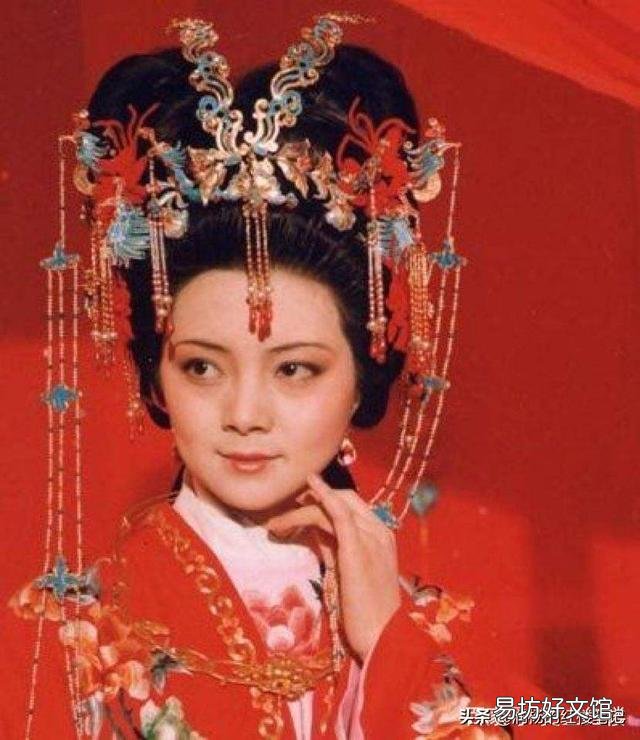 宝钗是不是有点自私？以她的条件可以找其他官家子弟联姻，为何不成全宝黛呢？
