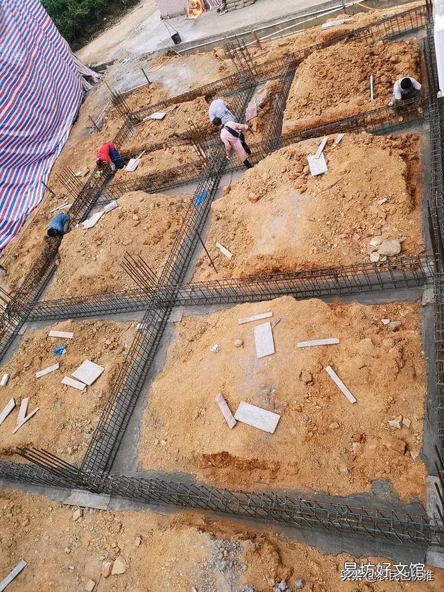 农村有四间房的老房子宅基,现在想翻建三大间平房,不打基础直接平地起房可以吗?