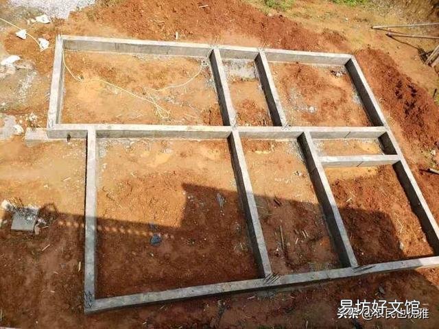 农村有四间房的老房子宅基,现在想翻建三大间平房,不打基础直接平地起房可以吗?