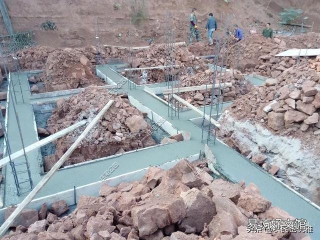 农村有四间房的老房子宅基,现在想翻建三大间平房,不打基础直接平地起房可以吗?