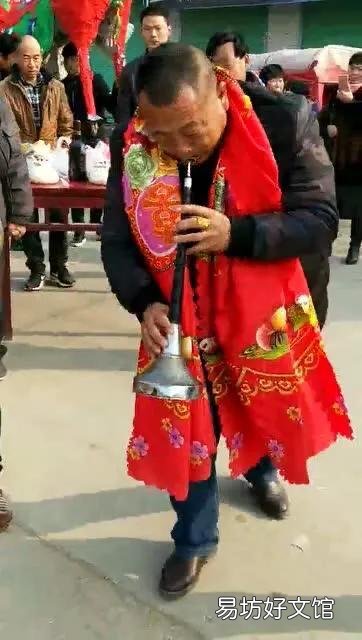 农村办喜事或丧事的时候，为什么吹唢呐的要去给大厨打个招呼？