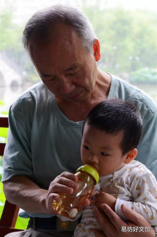 儿子在深圳打工,我和儿媳妇留守在家,该怎么避嫌?