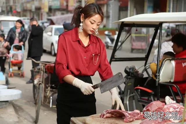 女邻居经常趁我老婆出差来我家搭伙，该怎么拒绝？