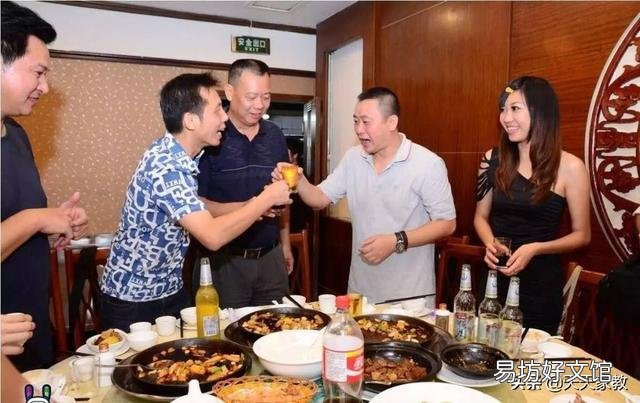 25年没联系的同学,今天给我打电话说他儿子要结婚,我该怎么办?