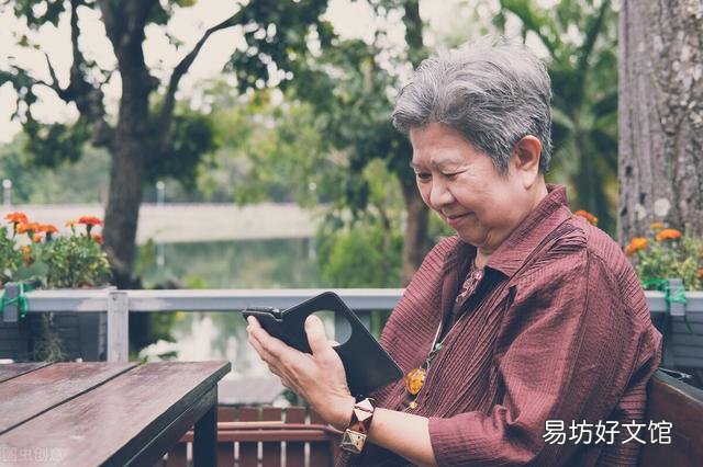 单身老人,找个老伴好,还是孤独自己过好?