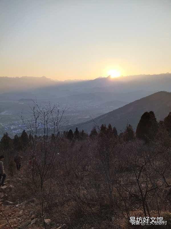 我们农村主持办红白喜事的人，东家给赏钱购物给回扣钱，一次赚几千元，你们那边是这样吗？