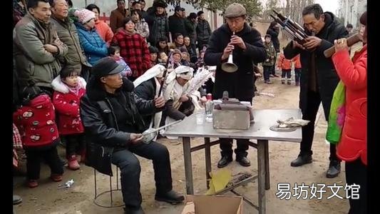 我们农村主持办红白喜事的人，东家给赏钱购物给回扣钱，一次赚几千元，你们那边是这样吗？