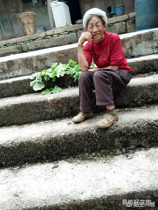 有些农村老人没有一毛钱收入，他们都是靠什么生活的？