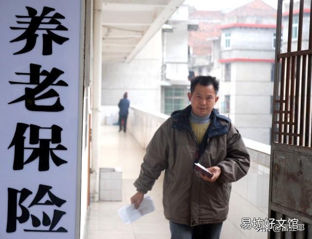 退休了,把户口迁回农村,对退休金有影响没有?