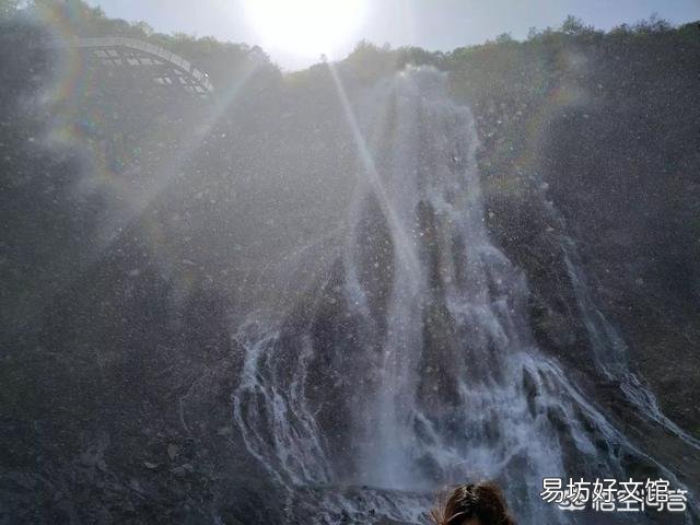 蛇友邀您对：山随溪水走，请接联？