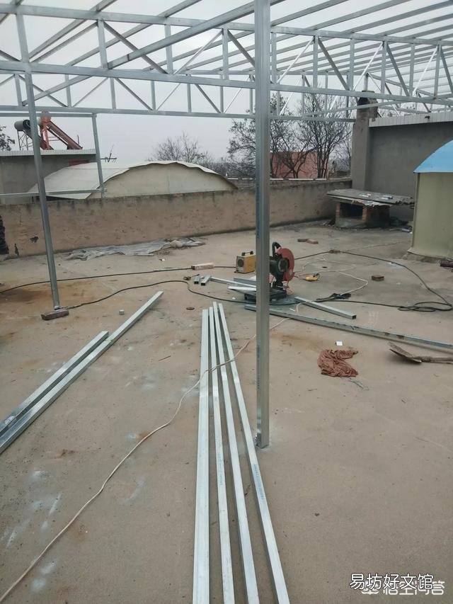 农村自建房楼顶开裂漏水用什么补好一点?