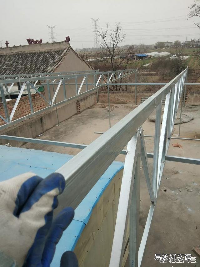 农村自建房楼顶开裂漏水用什么补好一点?