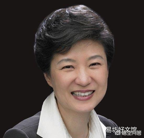 朴槿惠和崔顺实面对人生逆境,谁是真正英雄?