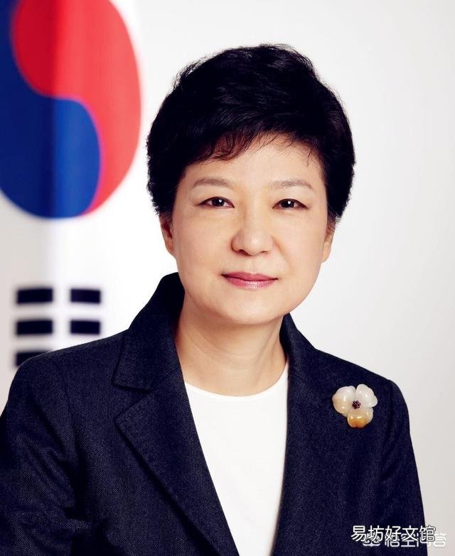 朴槿惠和崔顺实面对人生逆境,谁是真正英雄?